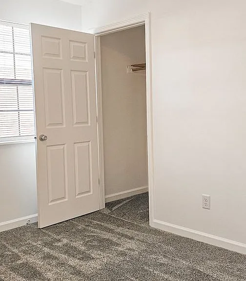 Beautifully updated 4 Bedroom/2 Bathroom downstairs apartment — Photo 16