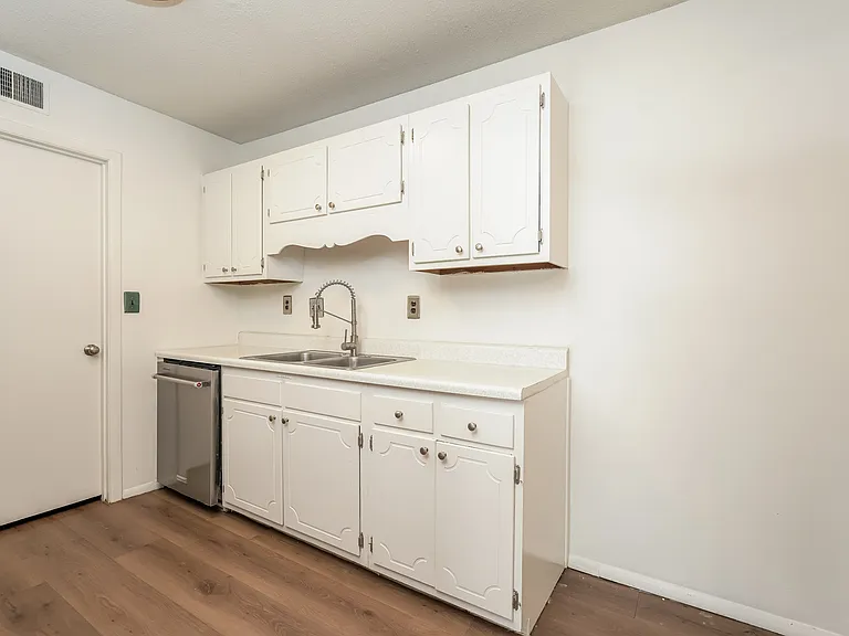 2205 Sunderland Rd #115D — Photo 7