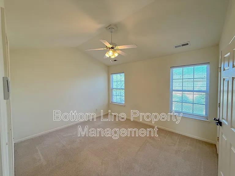 5703 Erin Dr — Photo 10