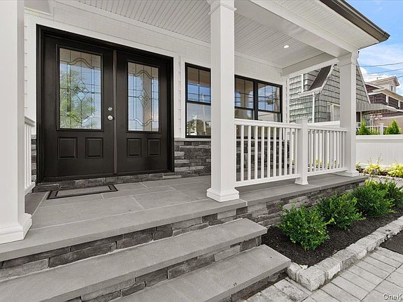 4th image of 51 Willis Avenue