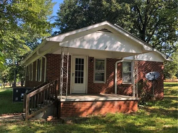 100 N Lyndsey Point, Seneca, SC 29672