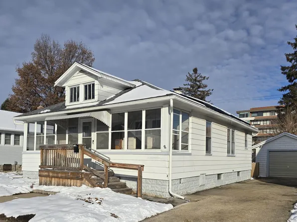 1321 Center St, Pekin, IL 61554