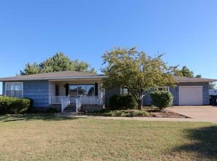 2 Hillcrest St, Perry, OK 73077