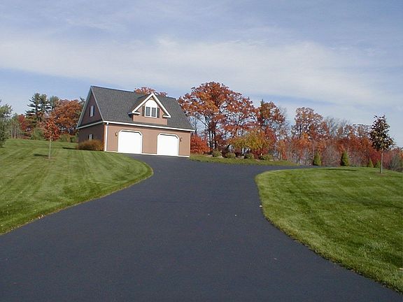 Carriage House/2-car bay