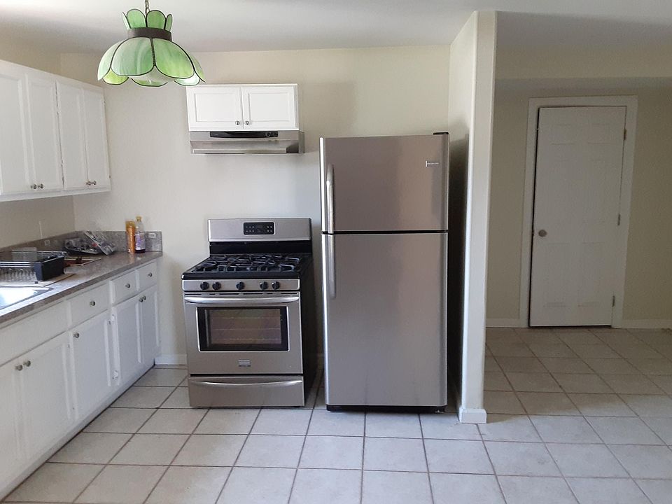2nd image of 2032 E 122nd St