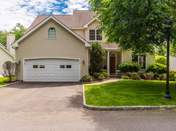 112 Governor Trumbull Way #112, Trumbull, CT 06611