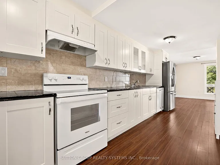 2082 Lilac Dr — Photo 13