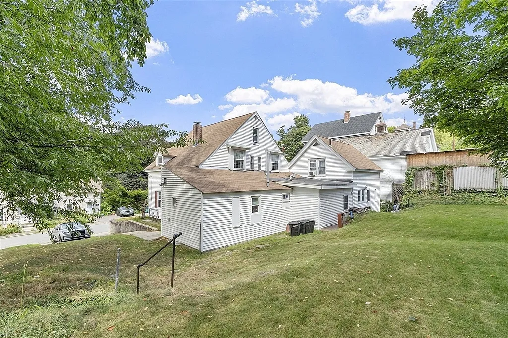 5 bed, 2.0 bath, 1400 sqft, $2,800 — Photo 3