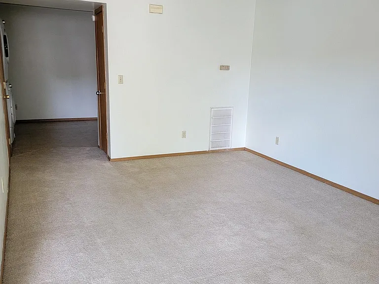 406 W Mill St #6 — Photo 7