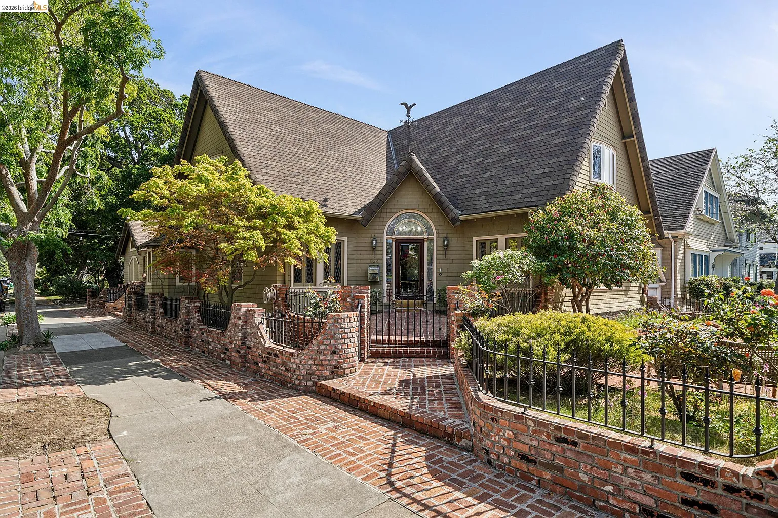 824 Paru St photo 1