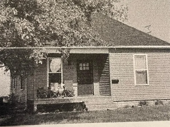 1712 12th St, Charleston, IL 61920