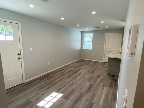 3rd image of 10620 1/2 Woodward Ave
