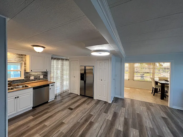 704 Palm Frond Ct — Photo 6