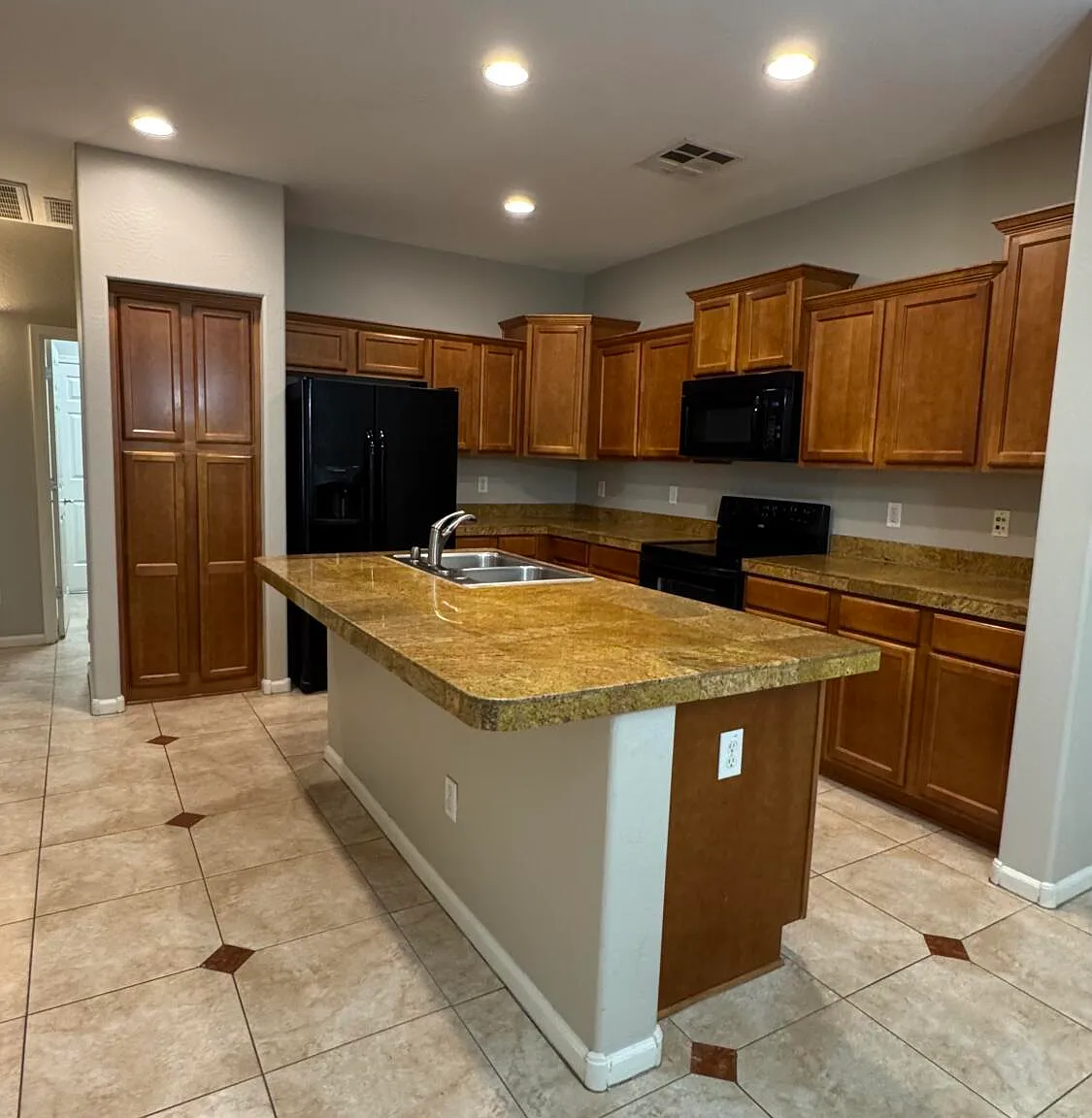 3 bed, 2.0 bath, 1679 sqft, $2,000 — Photo 4