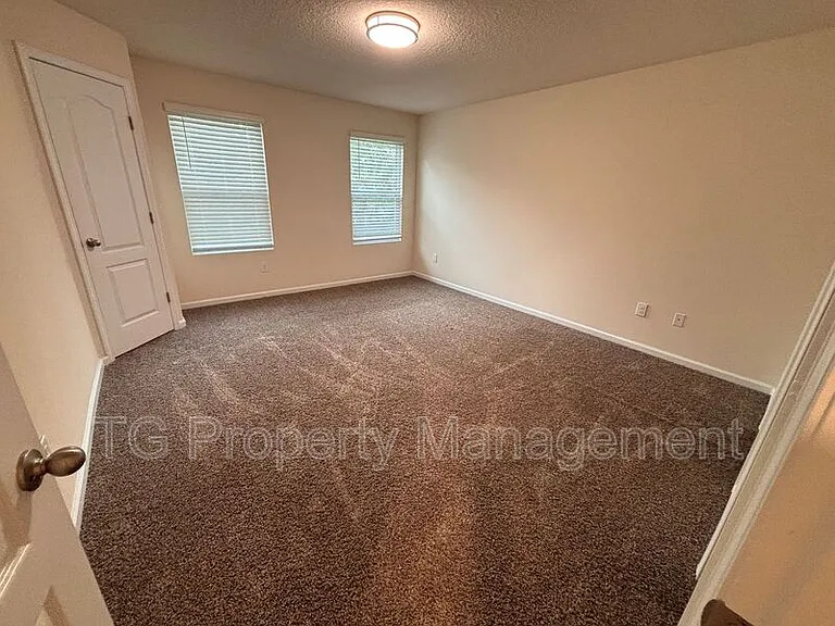 336 Aralia Ln — Photo 15
