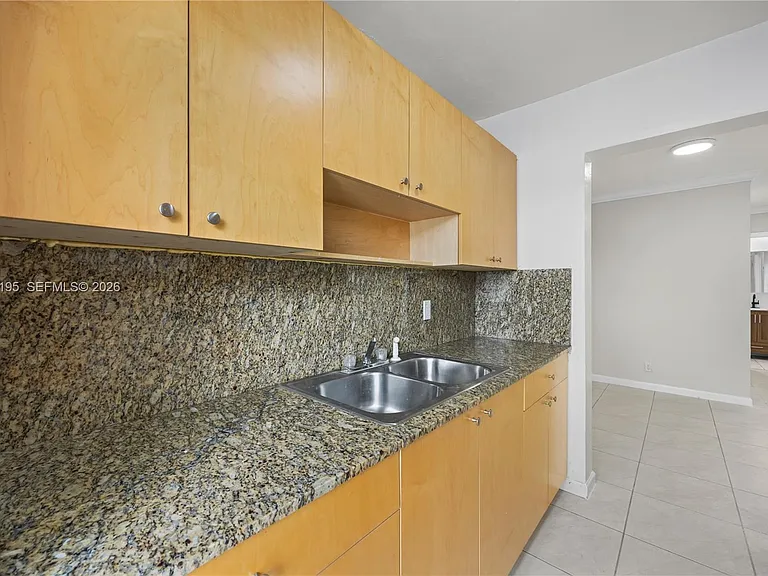 5450 Hollywood Blvd #202 — Photo 13