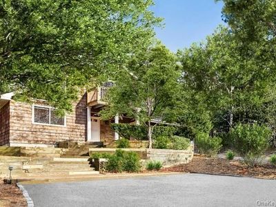 16 Peconic Road, Hampton Bays, NY, 11946