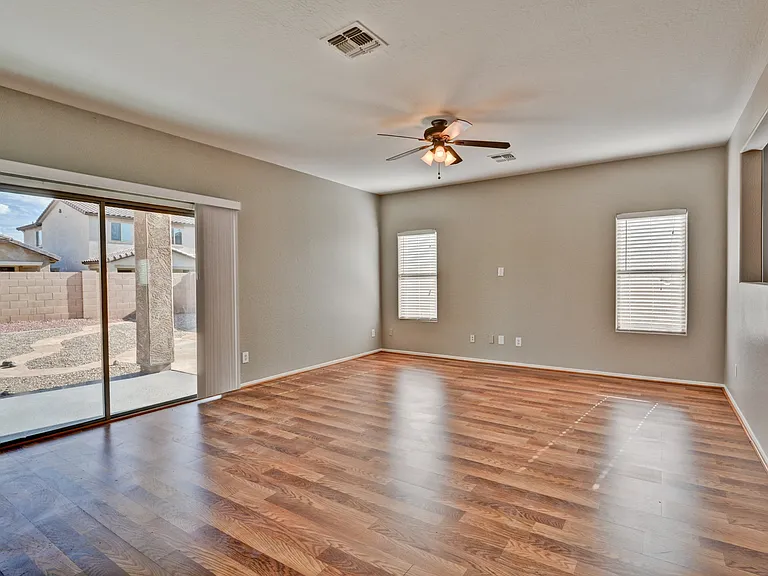 10115 W Parkway Dr — Photo 11