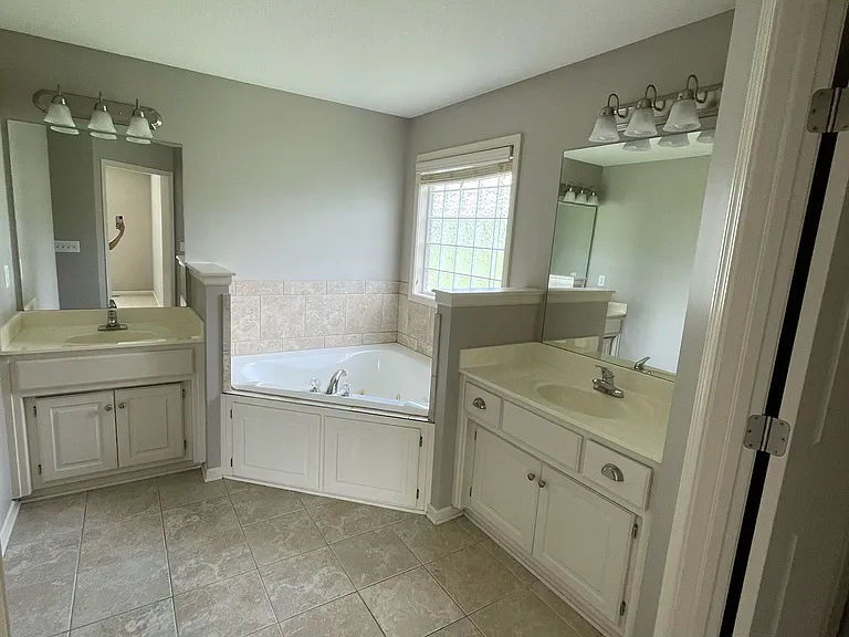 12213 Bennington Ave — Photo 31