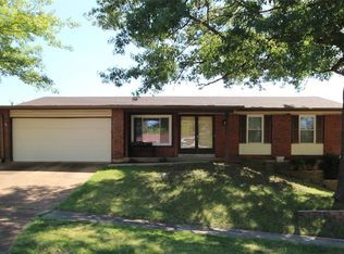 2576 Pioneer Dr, Saint Louis, MO 63129