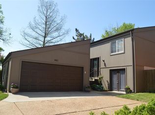 961 Beacon Woods Ct, Ballwin, MO