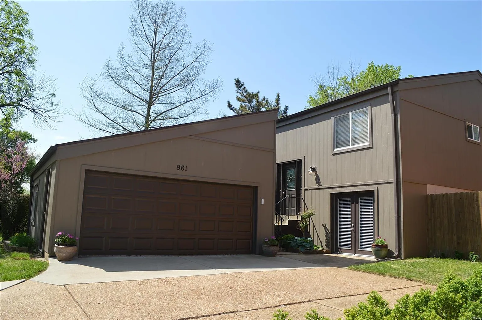 961 Beacon Woods Ct photo 1