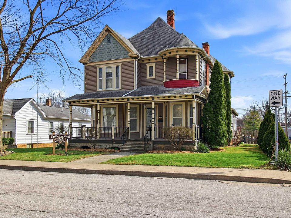 1st image of 220 E Washington St