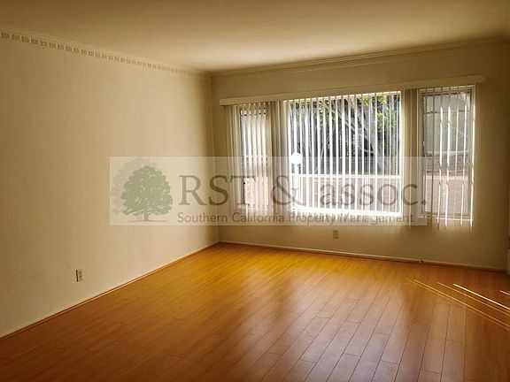 4th image of 527 S Barrington Ave APT 4
