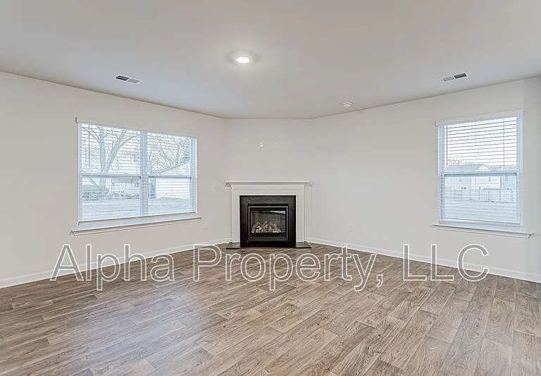 1210 Murdock Cir — Photo 7
