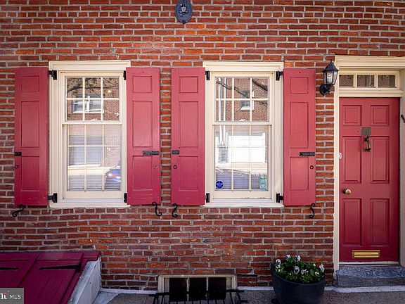 5th image of 804-6 Lombard St