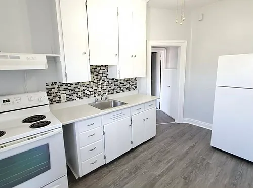 142 King St E Photo 1
