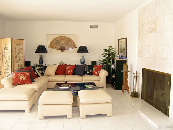 2nd image of 465 E Santiago Way
