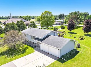 921 Hoffman St, Gresham, WI 54128