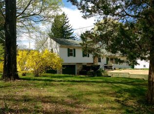 83 Sleight Plass Rd, Poughkeepsie, NY 12603