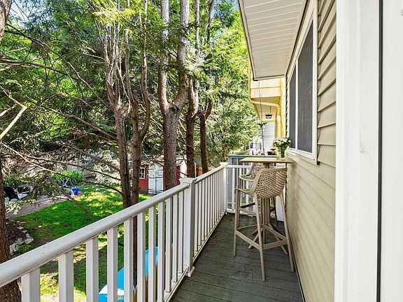 4th image of 6 Colonial Ct