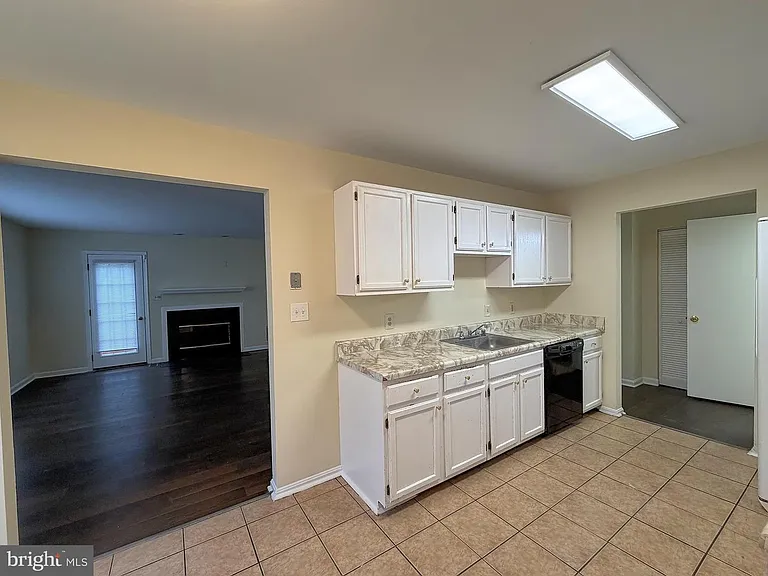 4100 Hunters Hill Cir — Photo 9