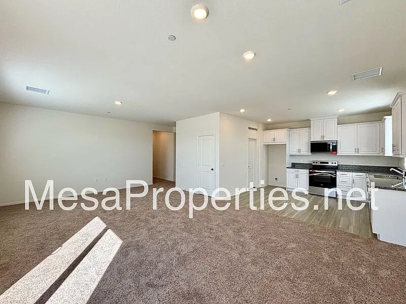 4 bed, 2.0 bath, 1771 sqft, $2,700 — Photo 4