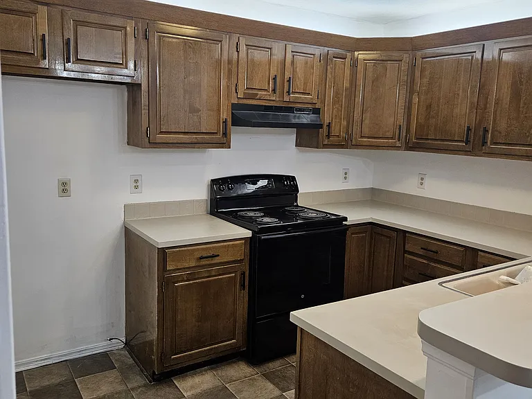 1500 E Tanglewood Rd — Photo 4