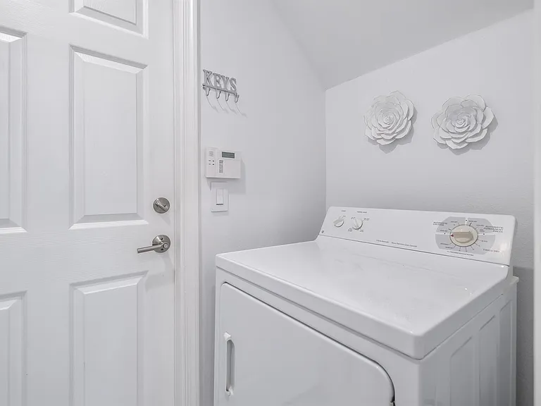 401 Resort Ln — Photo 41