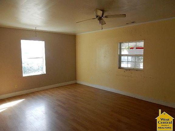3rd image of 562 N Benton Ave