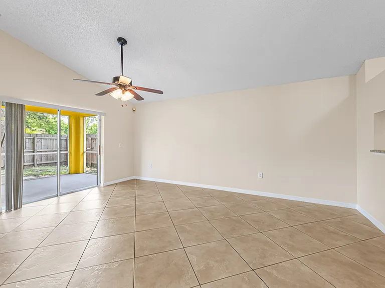 2941 Saint James Ln — Photo 9