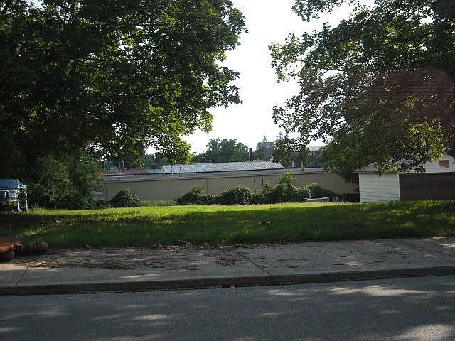 1st image of 707 E 7th St