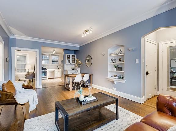 3rd image of 1354 W Greenleaf Ave APT 1A