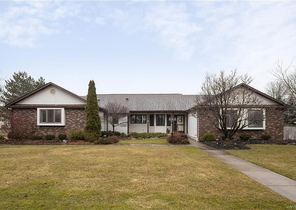 1st image of 105 Hunt Club Cir