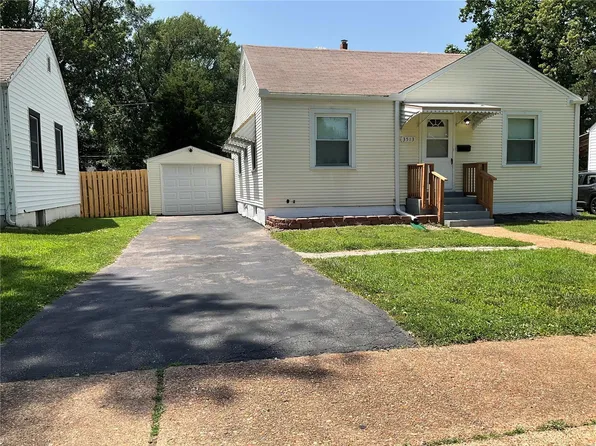 3513 Saint Gregory Ln, Saint Ann, MO 63074