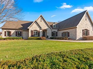 N8418 N Shore Rd, Menasha, WI 54952