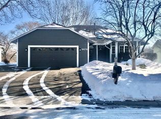 9474 Annapolis Ln N, Maple Grove, MN 55369