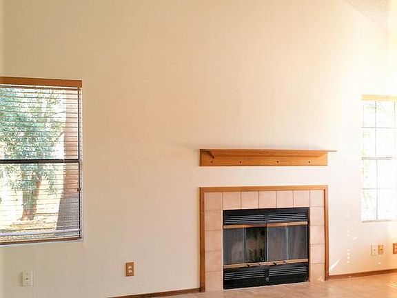 4th image of 609 N Sunflower Cir