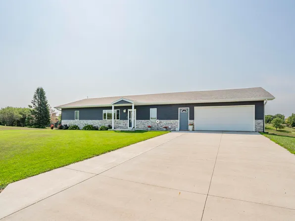 26800 Ash St, Hinton, IA 51024