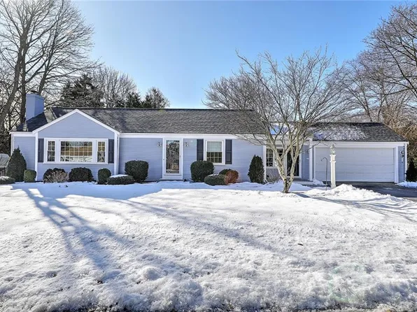 10 Manning Dr, Barrington, RI 02806
